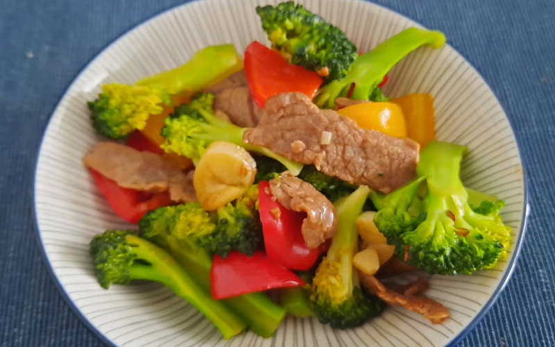 Easy Beef with Bell Peppers Stir Fry