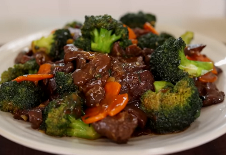 Beef with Carrots and Broccoli: A Simple and Flavorful Dinner