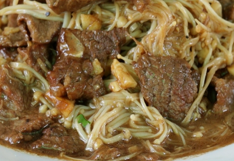 Stir Fry Beef With Enoki Mushroom