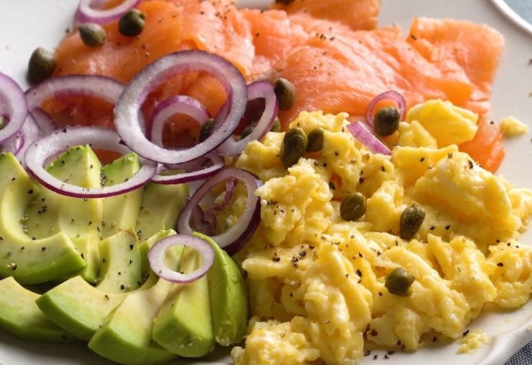 Keto Breakfast with Salmon and Eggs