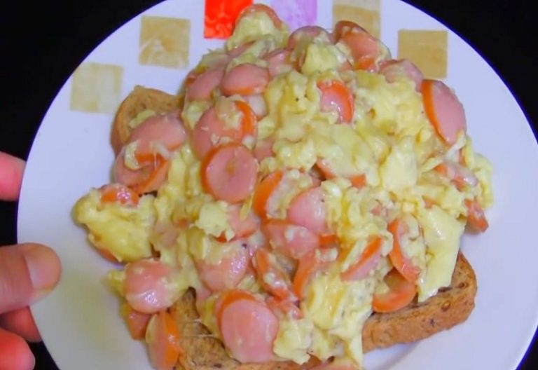 Keto Breakfast with Sausage and Eggs
