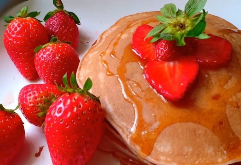 Keto Breakfast with Strawberries