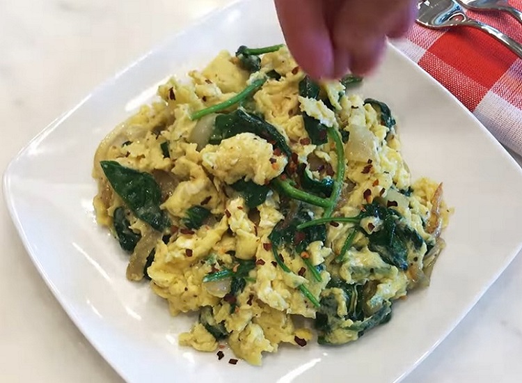 Spinach Scrambled Eggs