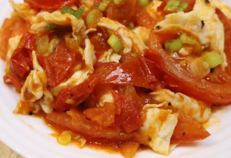 Scrambled Eggs with Tomatoes